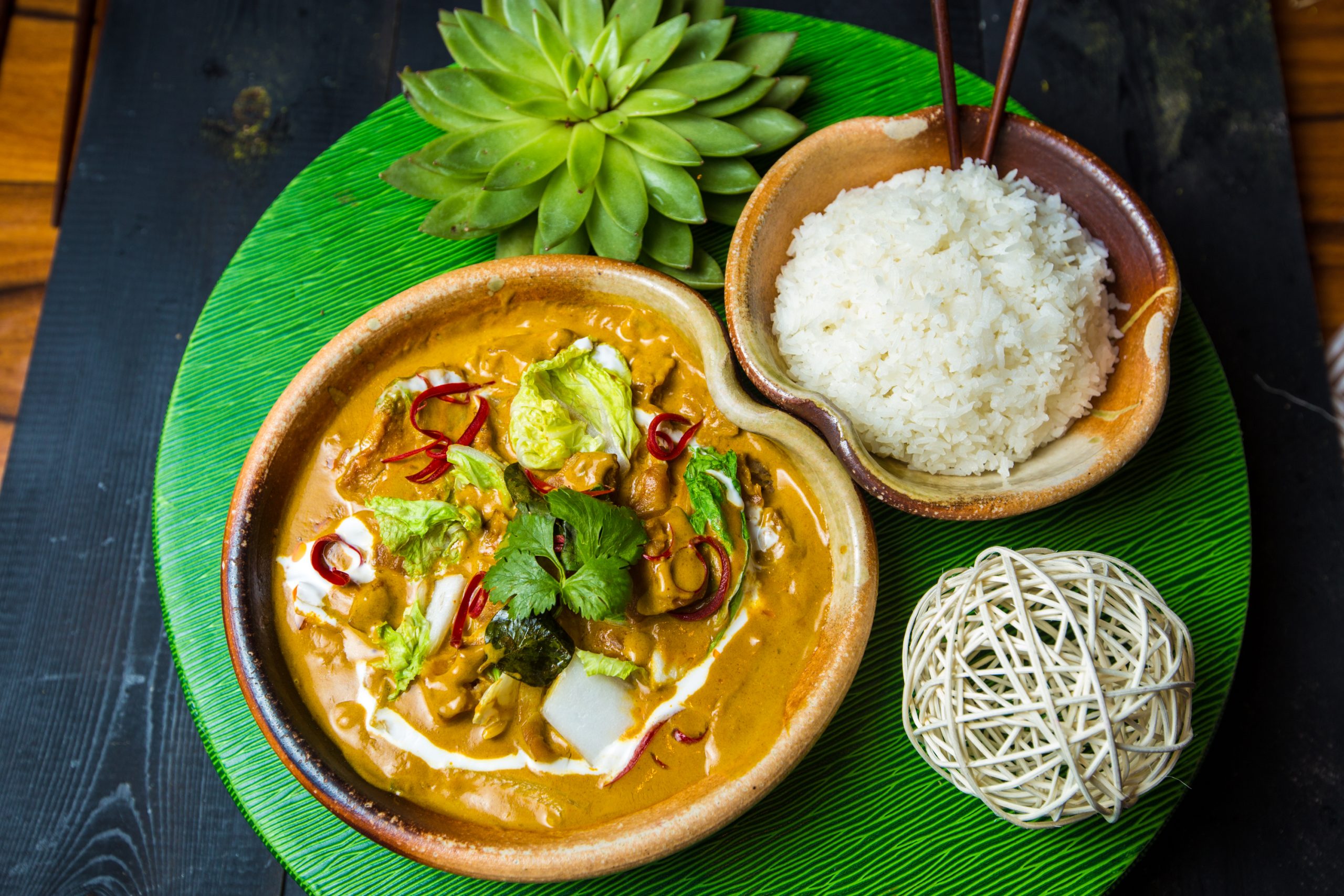 a bowl of chinese chicken curry and rice bowl