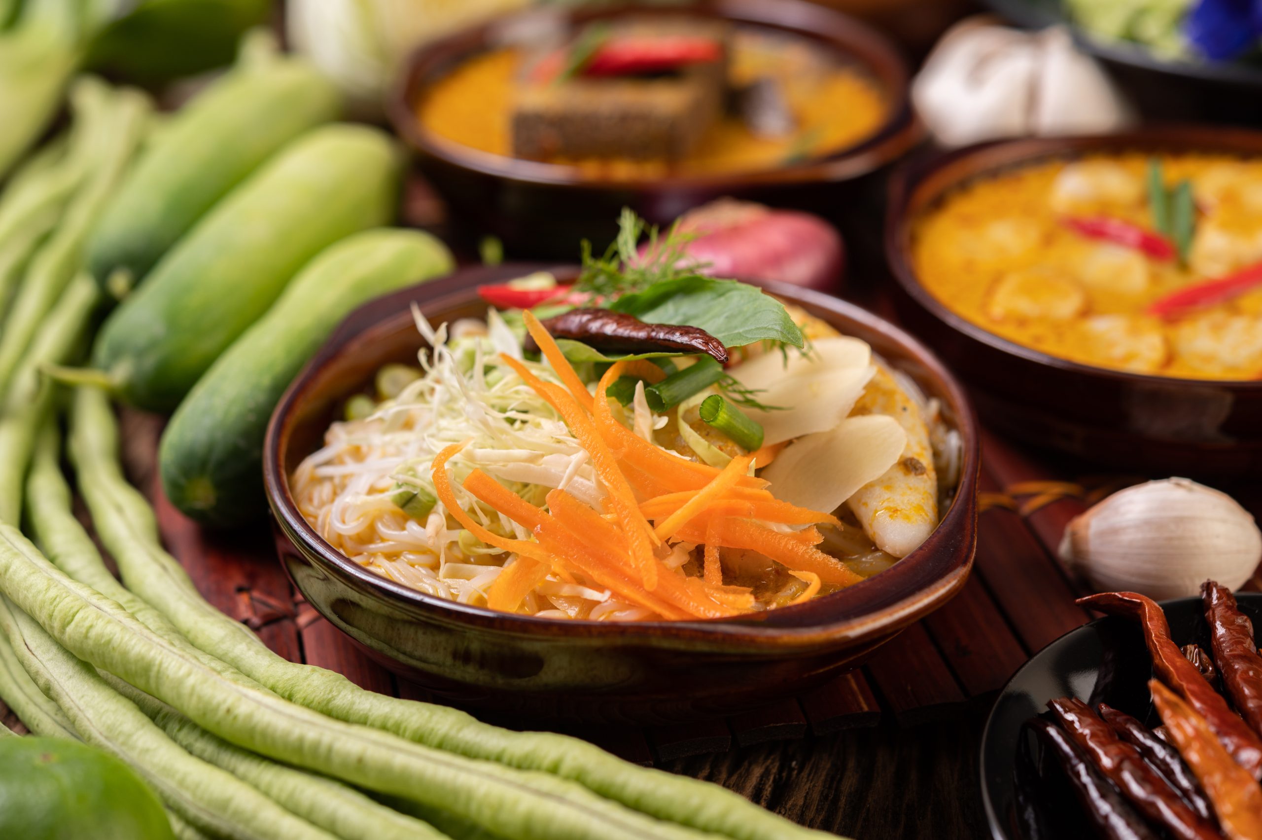 Rice noodles, red curry with meatballs, with dried chilies, basil, cucumber and long beans