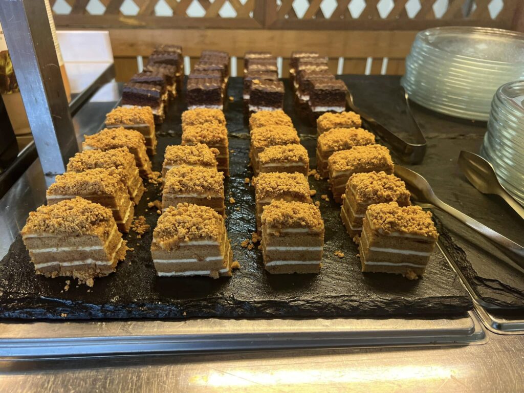 Buffetin jälkiruokakakut